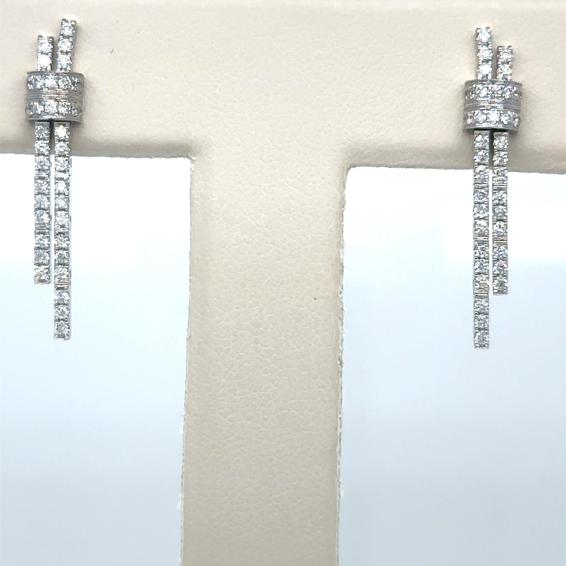 Pendientes De Oro Blanco De 14Kt Con Diamantes, 0.68 CT