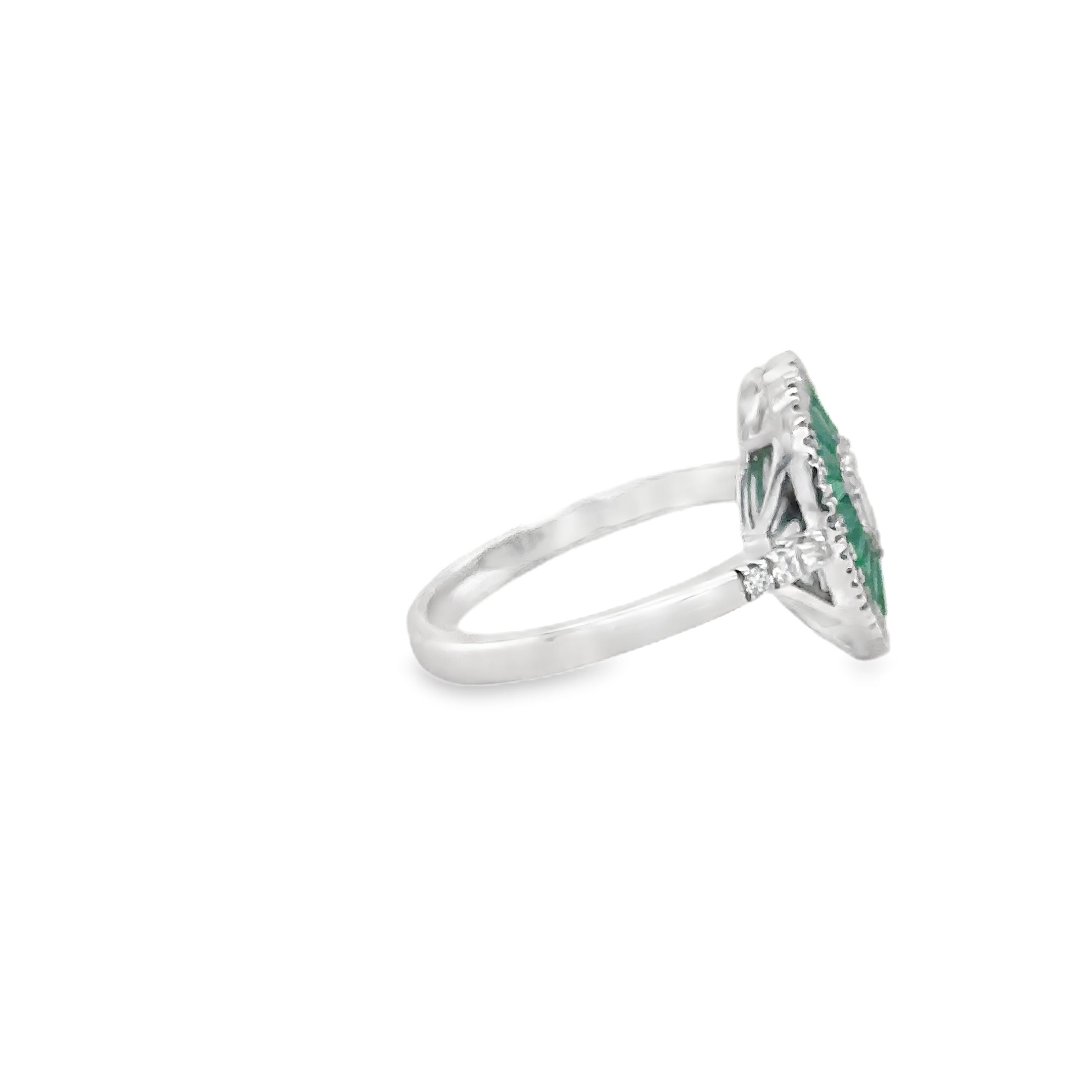 Anillo De Oro Blanco De 14K Con Esmeralda Y Diamantes En Forma De Corazón, 1,11 Tcw