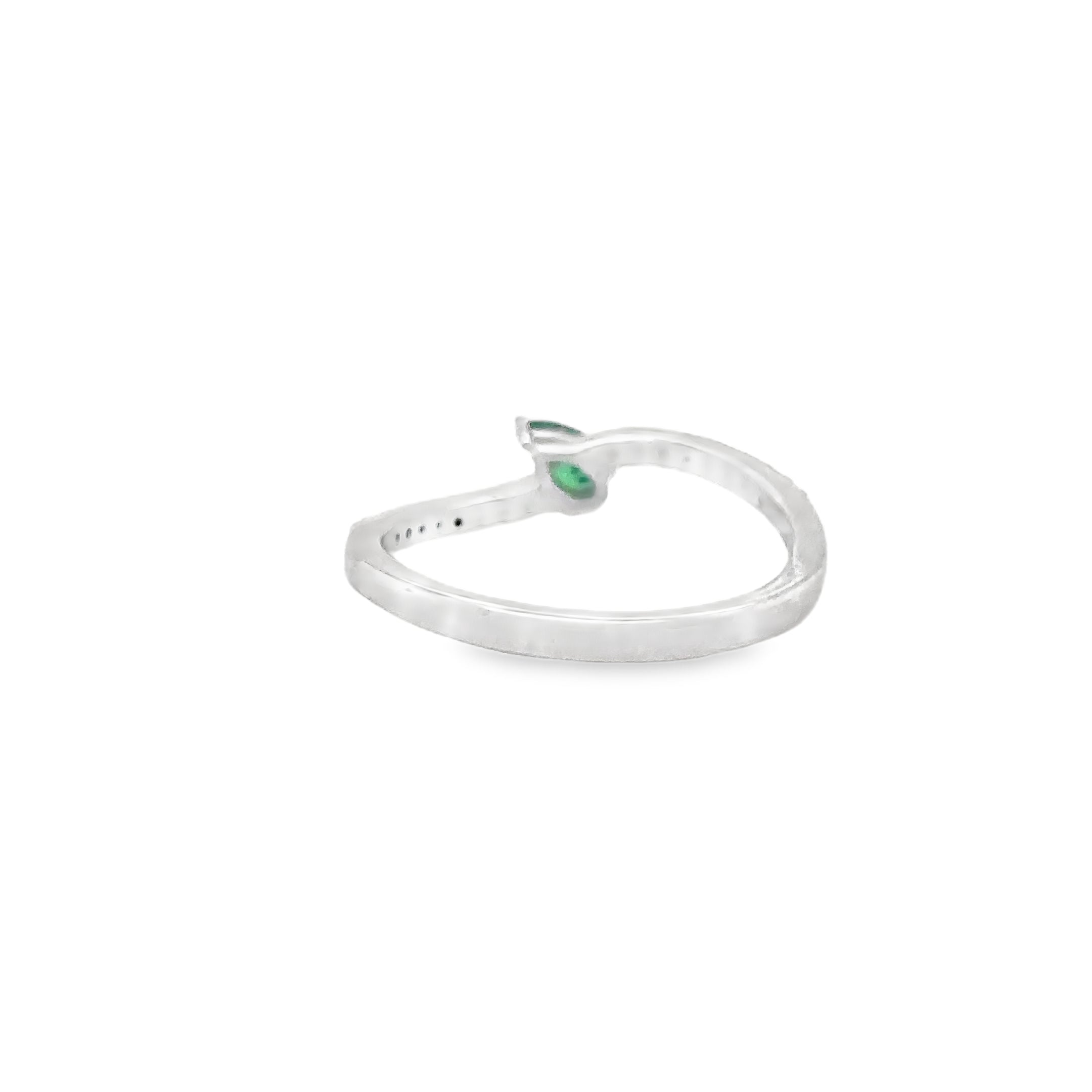 Anillo De Oro Blanco De 14 Kt Con Esmeralda Y Diamantes, 0.31 CT