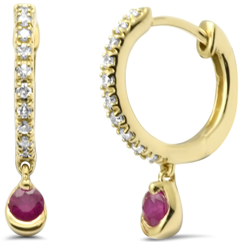 Aretes hoops pequeños de oro amarillo de 14K con diamantes de 0.22ct G SI y rubíes