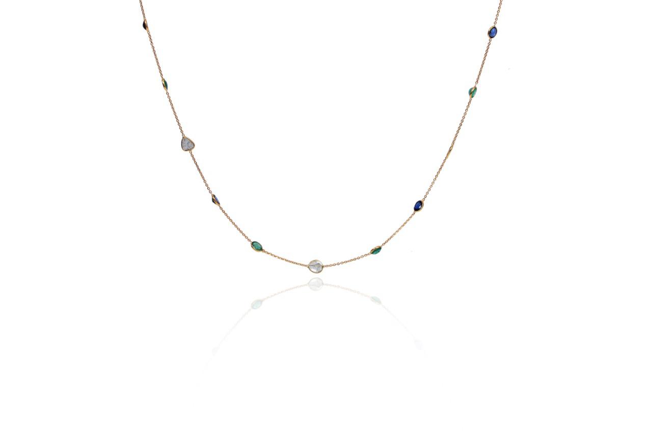 Collar Ovalado Con Rodajas De Diamantes, Esmeralda Y Zafiro Azul De 18Kt, 5.38 CT